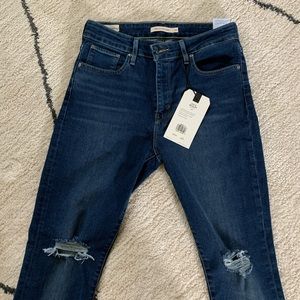 Levi’s High Rise Skinny Dark Wash Jeans